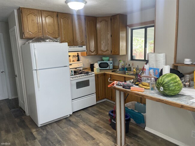 Building Photo - 3 br, 1 bath House - 202 Ravine Drive