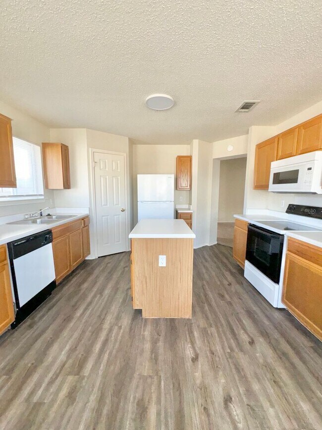 Foto del edificio - AVAILABLE SOON !