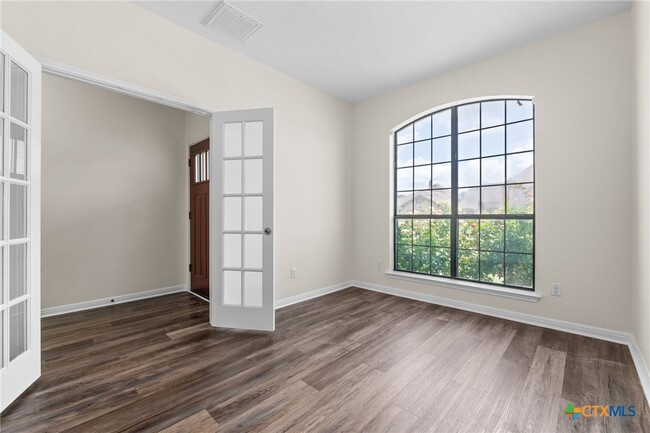 Building Photo - 3401 Castleton Dr