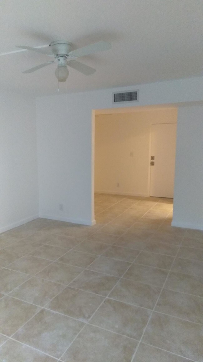 Foto del edificio - 480 NW 20th Street 212
