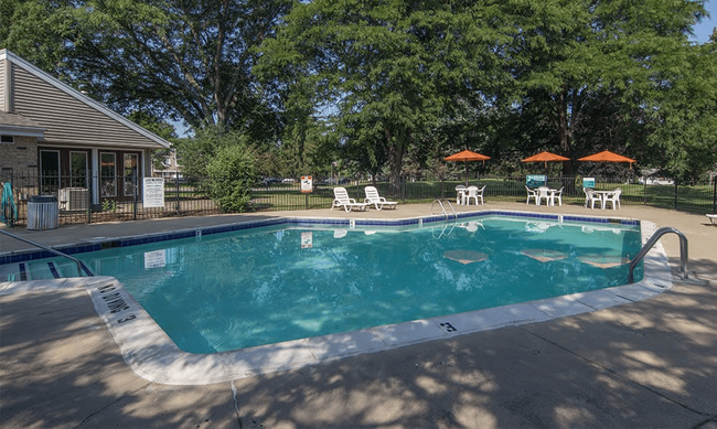 Swimming Pool - Autumn Woods Apartments