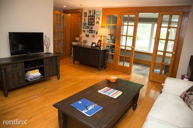Building Photo - 3 br, 1.5 bath House - 2430 Ardmore Ave