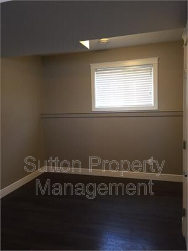Photo du bâtiment - 7414-7114 StreetUnit AKey 73