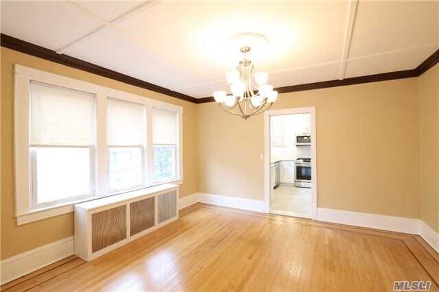 Foto del edificio - 49 Hempstead Ave