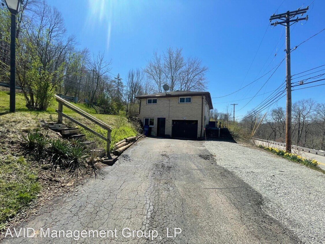 Primary Photo - 3 br, 1 bath House - 2576 Pitcairn Rd