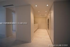 Building Photo - 5700 Collins Ave