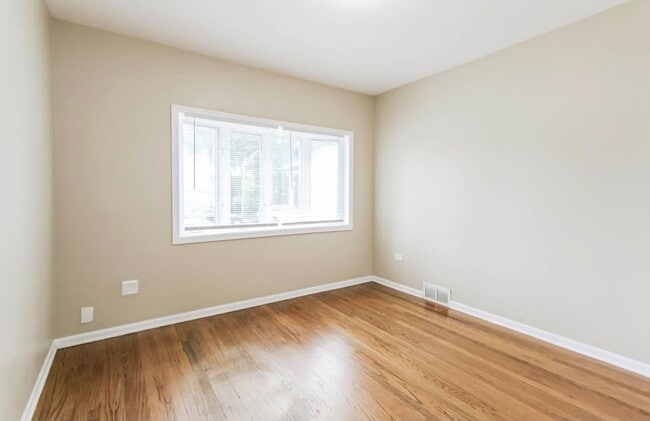 Foto del edificio - 2418 N 75th Ct