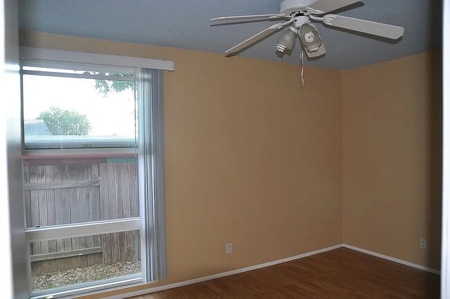 Foto del edificio - 6974 Ballinger Ave