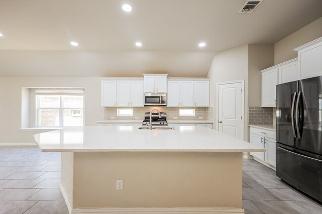 Foto del edificio - 4-Bedroom Home Near SeaWorld & Alamo Ranch | Easy Access to 1604, 151 & Lackland AFB |