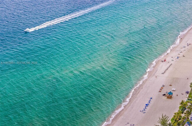 Foto del edificio - 18975 Collins Ave
