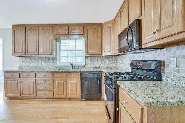 Building Photo - 3138 Beechwood Dr