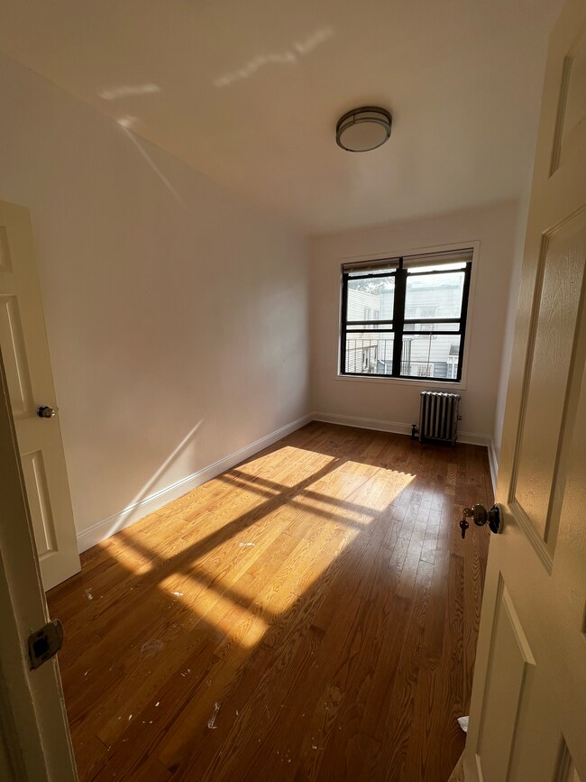 Foto del edificio - 4227 64th St
