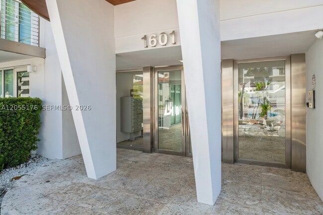 Building Photo - 1601 West Dr