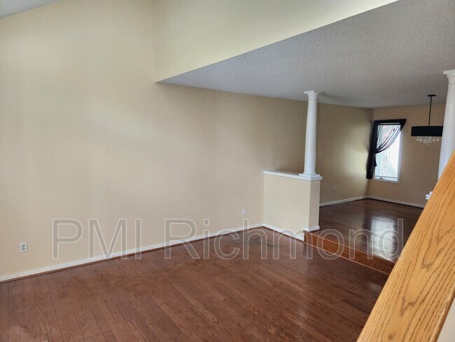 Foto del edificio - 8283 Soft Wind Dr