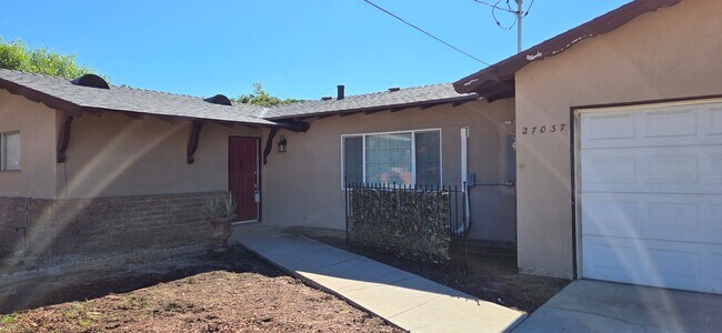 Foto del edificio - Highland Home with Large Fenced Yard