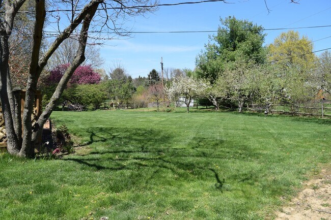 Building Photo - 607 Outer Dr