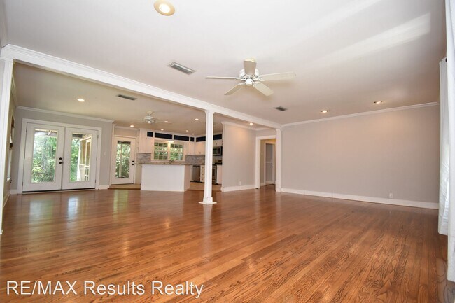 Building Photo - 3 br, 2 bath House - 105 North Pinecrest St.