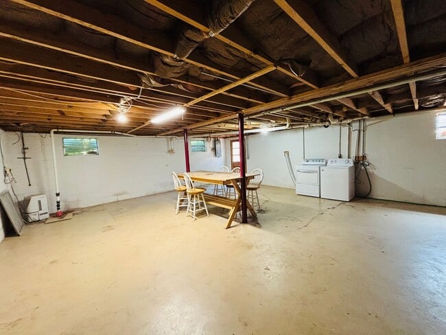 Building Photo - 1105 Robin Rd