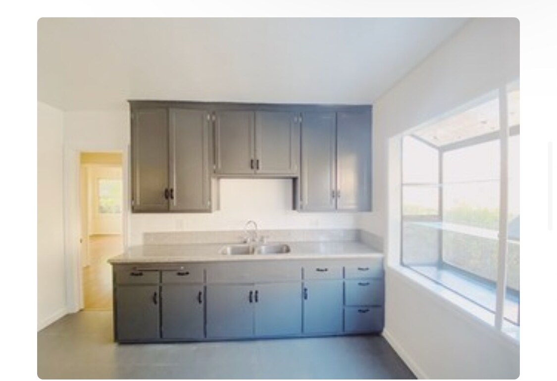 Kitchen - 636 W Queen St