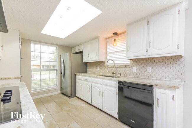 Foto del edificio - 4613 Elderberry Dr