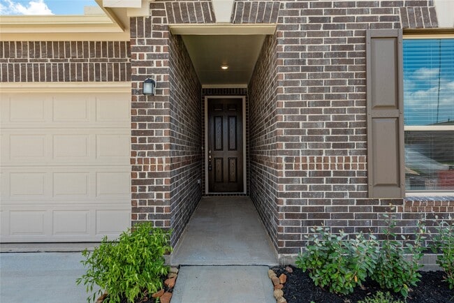 Building Photo - 2815 Icarus Dr