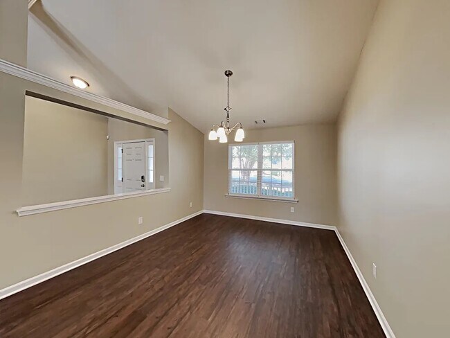 Building Photo - 423 Woodchase Green Dr