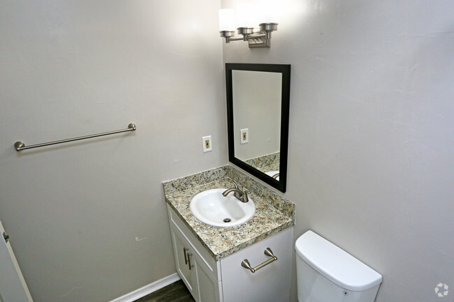 Baño renovado - Silver Leaf Apartments