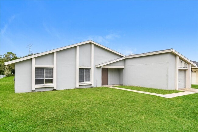 Building Photo - 820 E Flag Ln