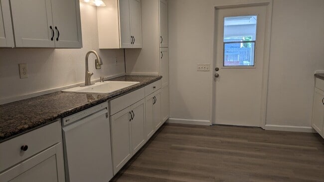 Building Photo - 4665 W Hedges Ave