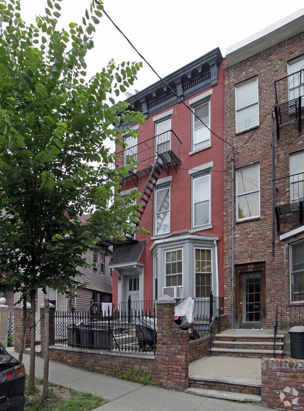 Building Photo - 393 Westervelt Ave