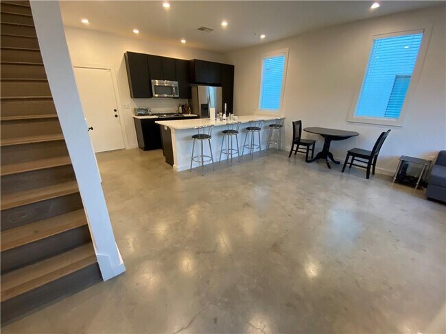 Foto del edificio - 1021 1/2 E 38th St