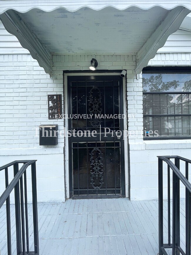 Building Photo - 1347 W 24th St