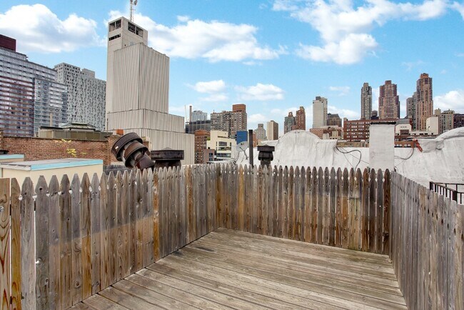 Foto del edificio - 438 W 52nd St