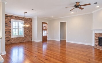 Building Photo - 128 Essen Ln
