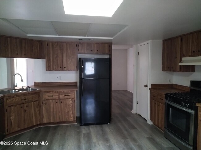 Foto del edificio - 765 John Carroll Ln