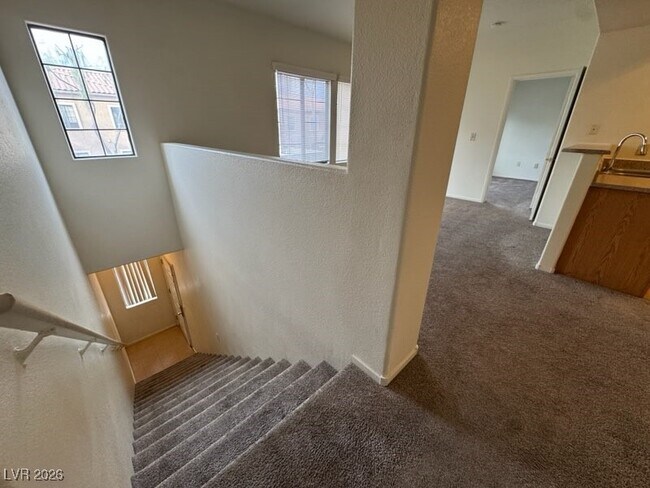 Foto del edificio - 2141 Hussium Hills St