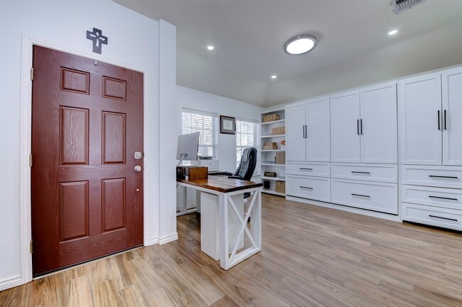 Foto del edificio - 1423 Sand Lake Ln