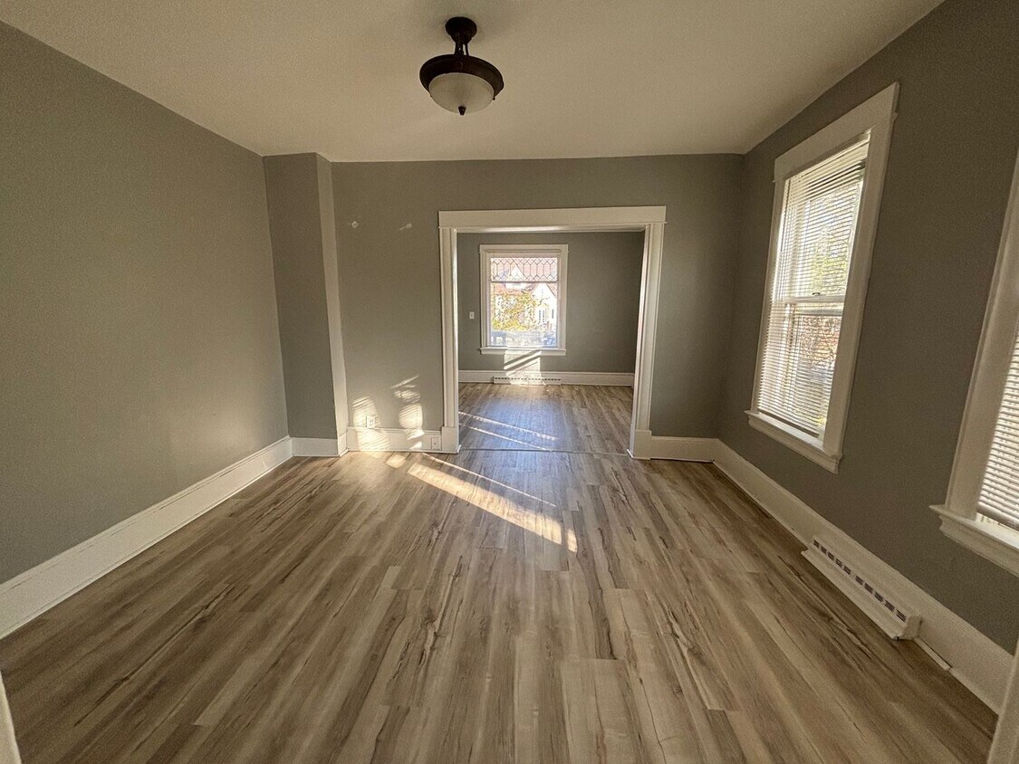 Foto principal - 2709 N Aldrich Ave