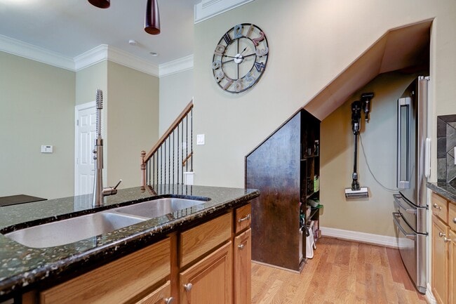 Foto del edificio - 1530 W 25th St