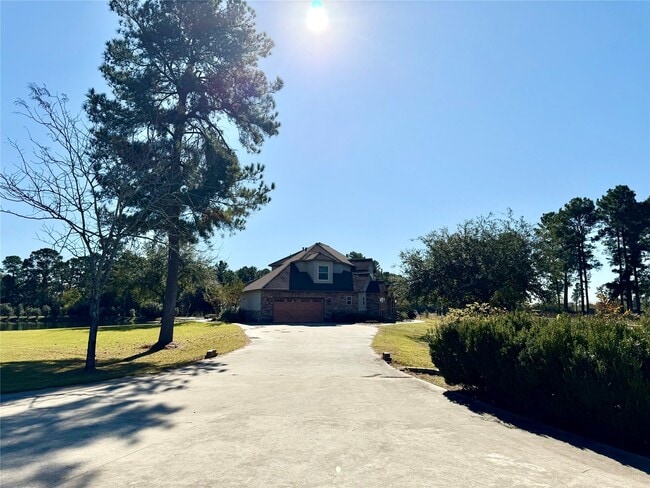 Building Photo - 1631 S Persimmon St