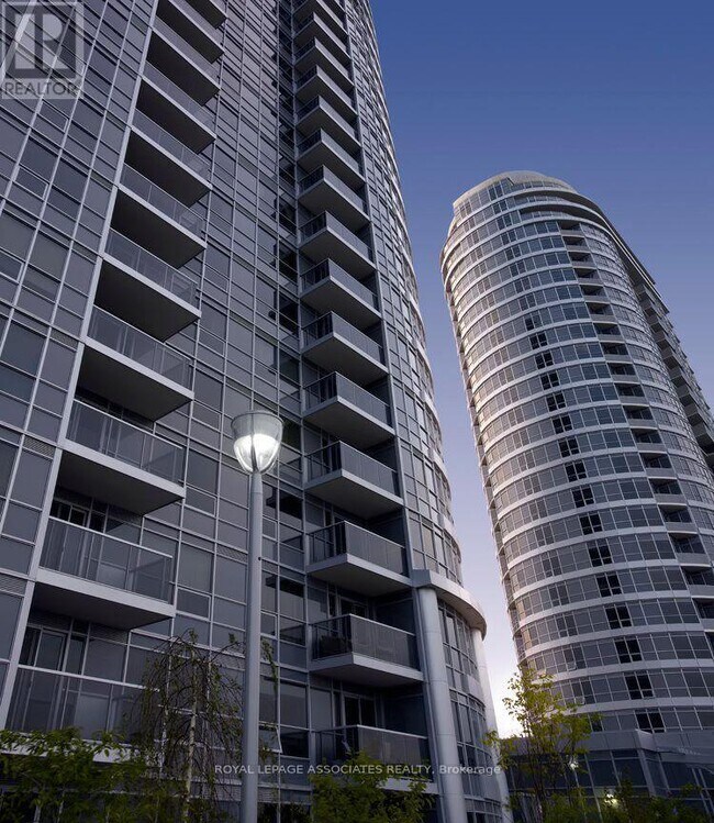 Building Photo - 151-2151 Village Green Square