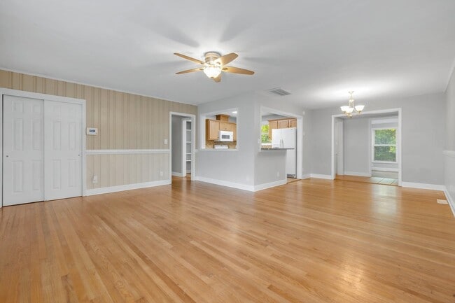 Building Photo - 2107 Croydon Dr