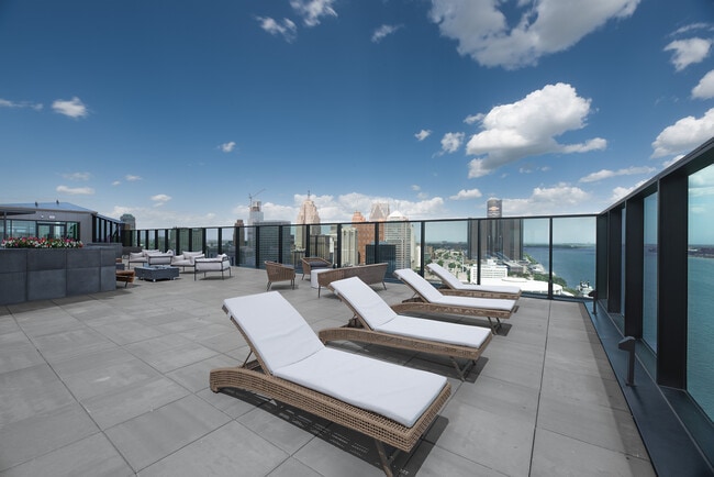 Rooftop Patio Deck - The Residences Water Square