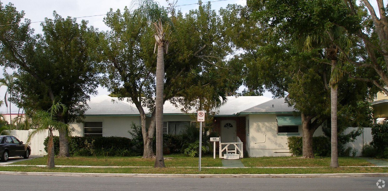 Primary Photo - Oak Tree Gardens
