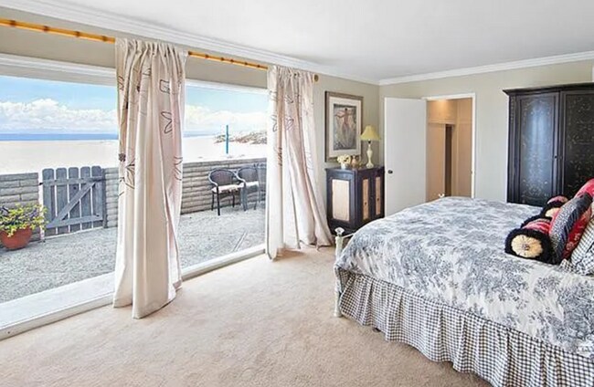 Foto del edificio - 1560 E Oceanfront