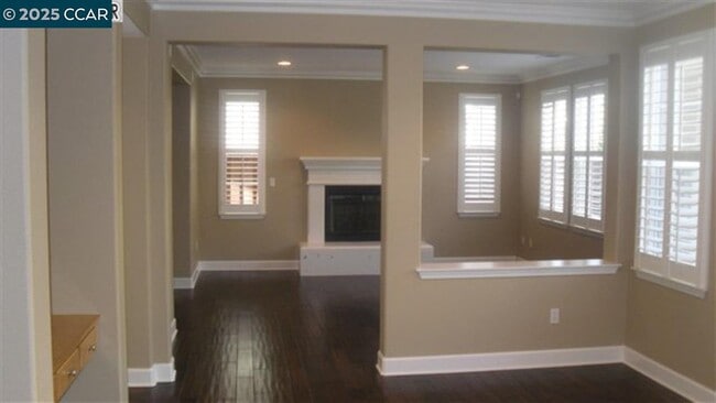 Building Photo - 626 Karina Ct