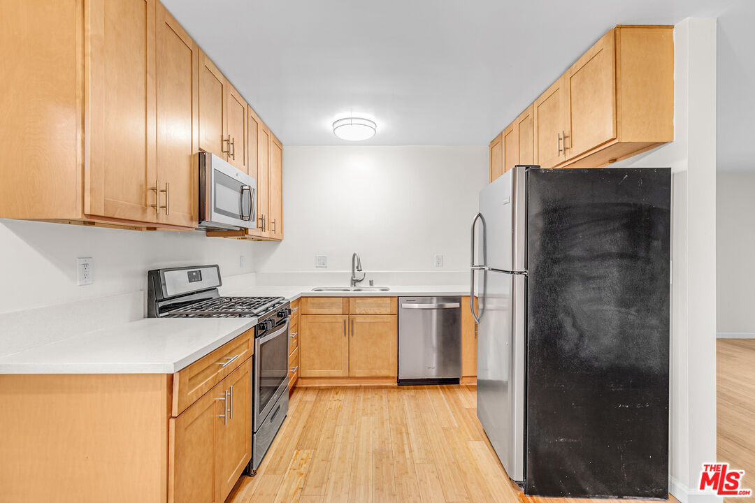 Foto principal - 2637 S Centinela Ave