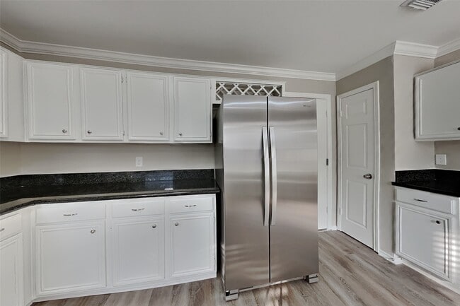 Building Photo - 16834 Scenic Gardens Dr