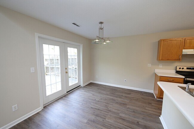 Foto del edificio - NW Raleigh Home w/ Fenced Backyard!