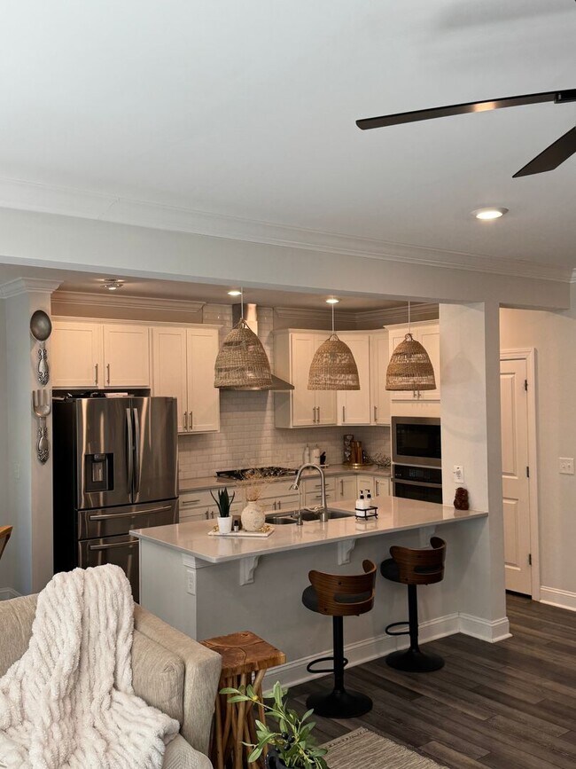 Building Photo - 5 BED, 3 bath with Attached 2 Car Garage in Devon Square Community, Wake Forest, NC.